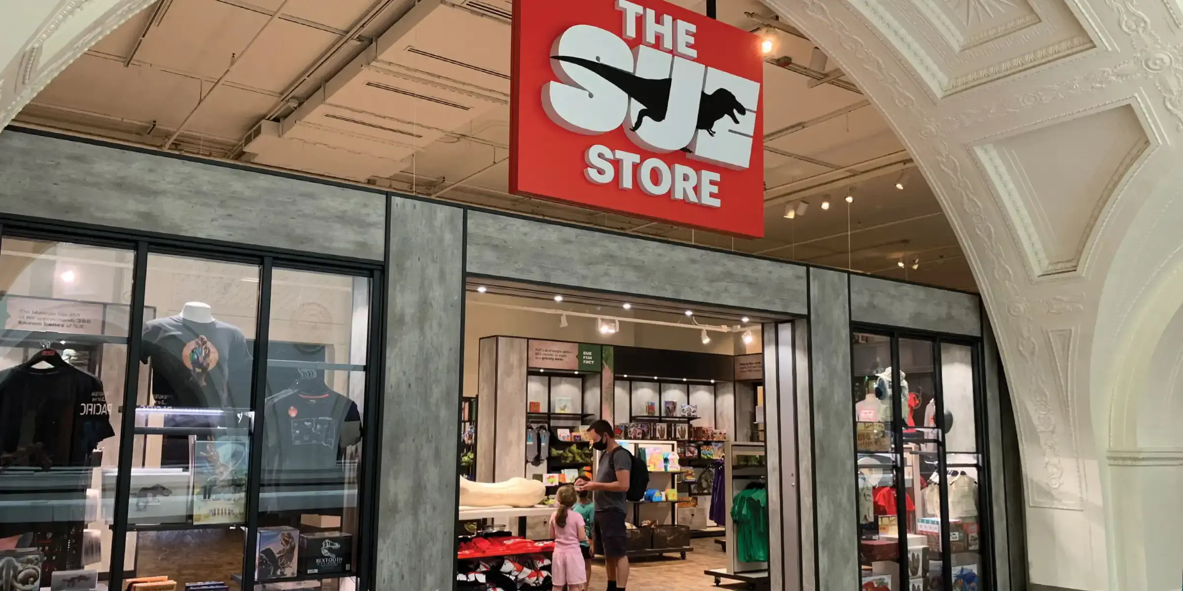 Storefront photo of the Field Museum Gift Shop - desktop version